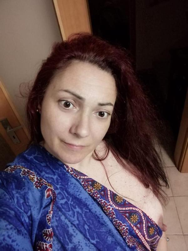 Hot naughty Kelly available for hookup