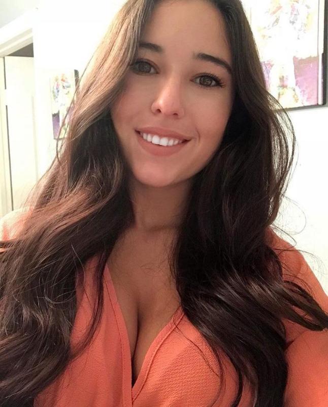 Hi I love **** and I will make sure you orgAsm. I don’t accept cash