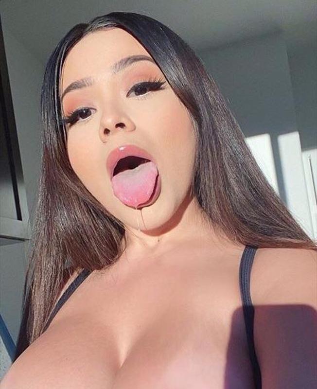 I offer sex nudes and naughty FaceTime