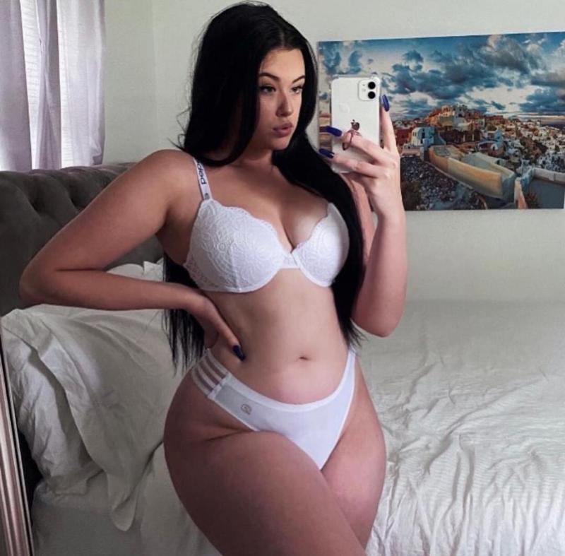 I’m available for hookups 💦🍑🍆