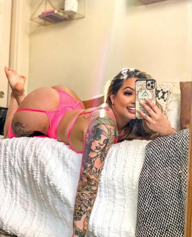 Escort available for hookup