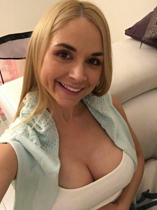 I am always horny, i squirt all the time 💦, I will satisfy you with my full se