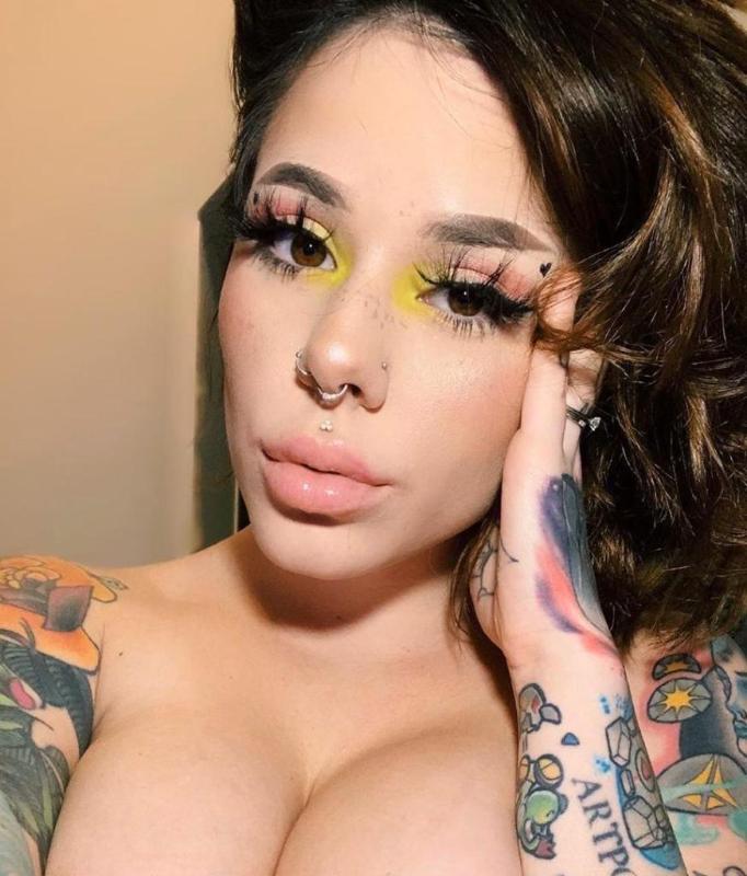 I’m hot and ready to hookup 🍑💦🍆