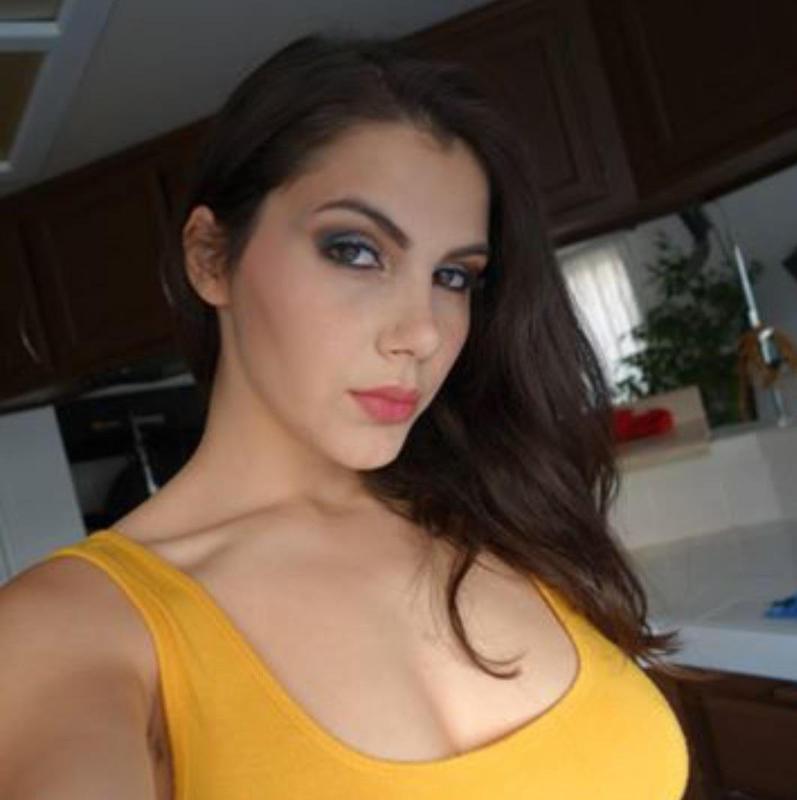 Am honey mature girl available for hookup