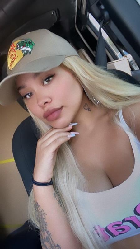 I offer sex, one night stand and naughty FaceTime
