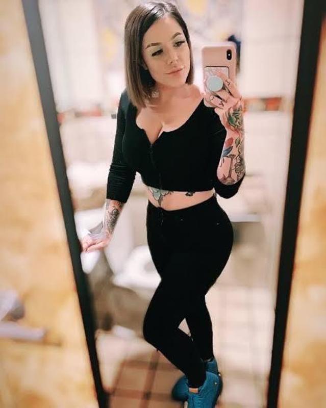 I’m available to fuck RN 🥶🤤🥰💦👅👅