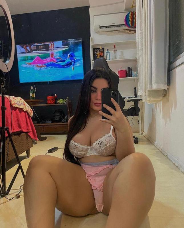 I'm available for hookups 🍑💦🍆