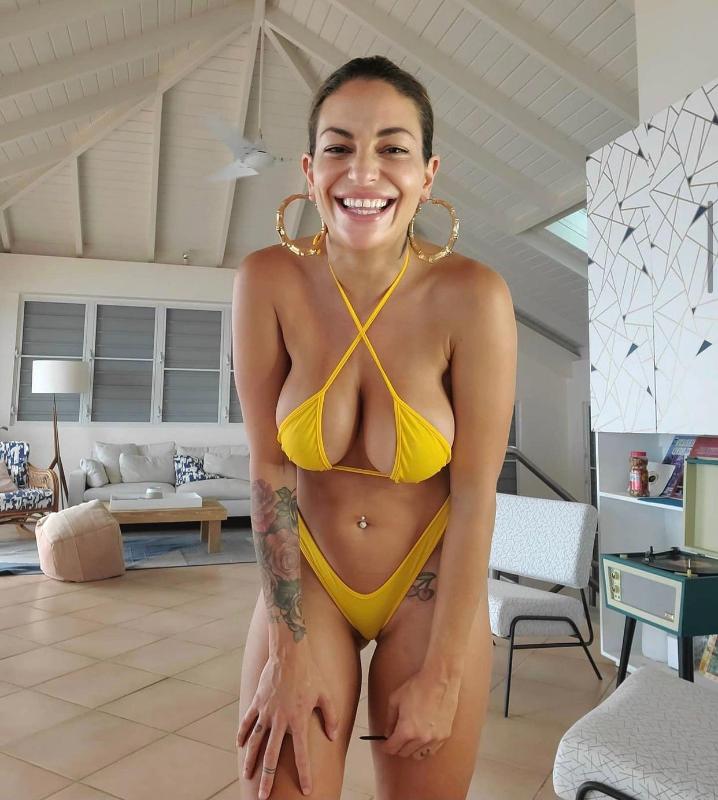 I am Laura sweet Sexy Nasty 😋 your complete late night freak
