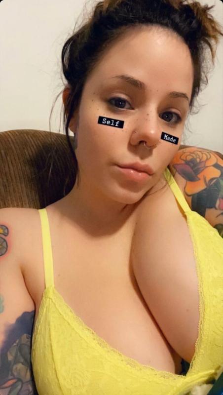 HMU ready for quick hook up and i charge add my snap or give me a text diana_tro