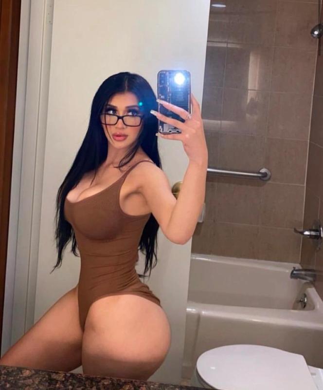 I'M AVAILABLE FOR HOOKUP🥵 FULL SERVICE WITH NO RESTRICTION