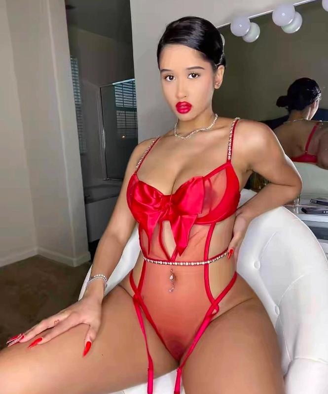 I’m down and available to fuck 🍆💦👅