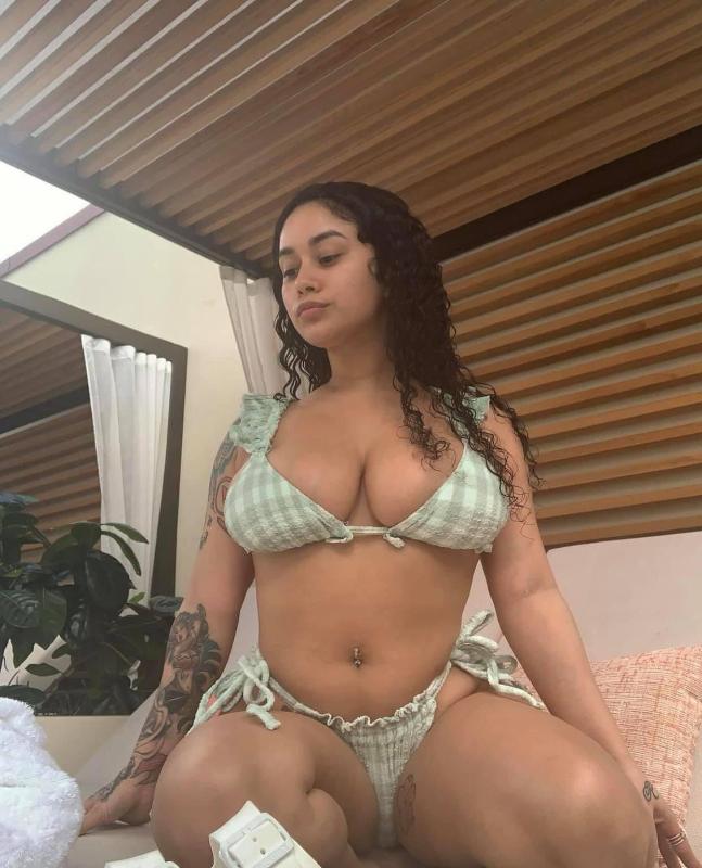 LATINA DOWN TO FUCK AND HOOK UP