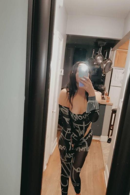 Stunning Slim Thicc * Pretty Face ; Nice Waist