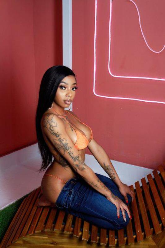 Sensual & Tantalizing Your Petite Paramour