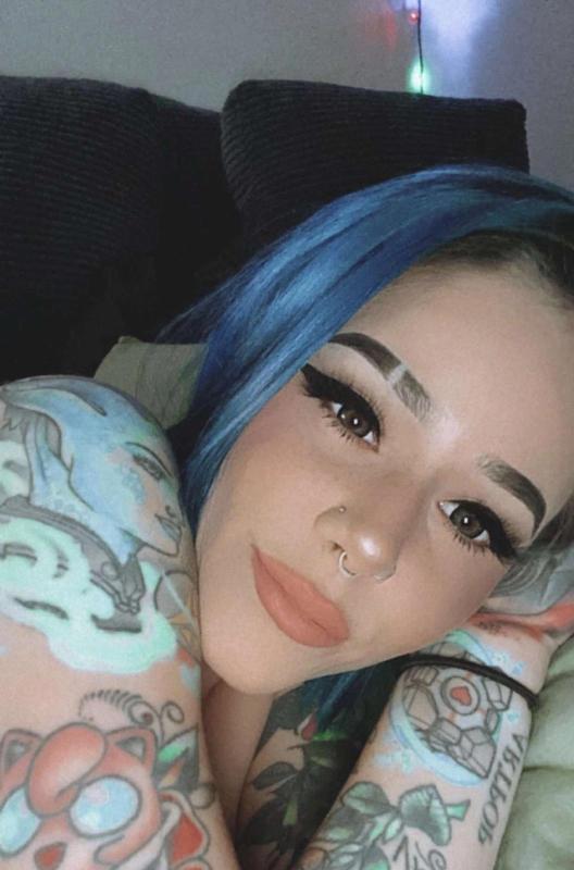 Are you down to fuck hmu on snap Triggers200 or 424-426-0191