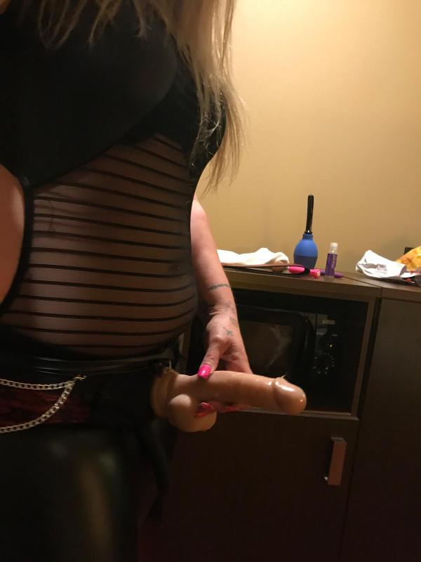 Mistress seeks submissive slaves whom wish to serve & obey a Goddess