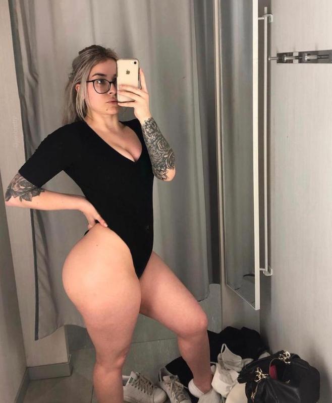 I'm available for hookups 🍆🍑💦