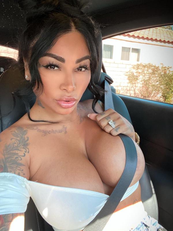 Down and ready for fun❤️💯🍆💦 Doggystyle with condom and without condom