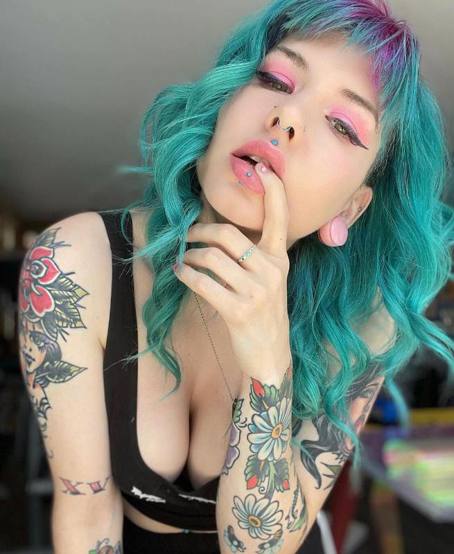 I am available for any kinda hookup or premium