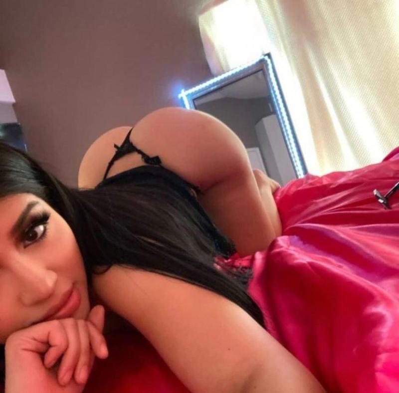 I’m available to hookup and fuck text me (856) 843-3159