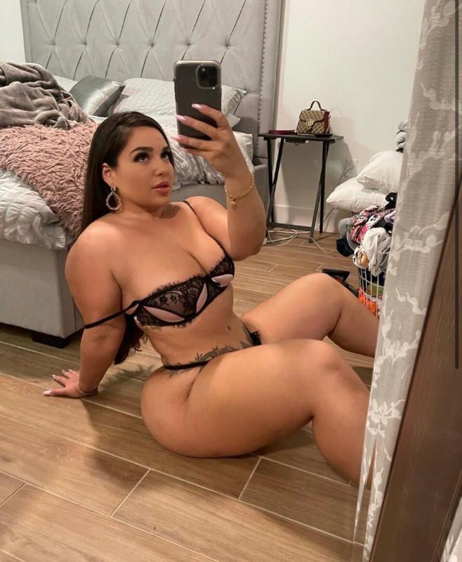 Down and Available for Hookup HMU 💦🤤text (740) 520-3058 or Snapchat (carlie