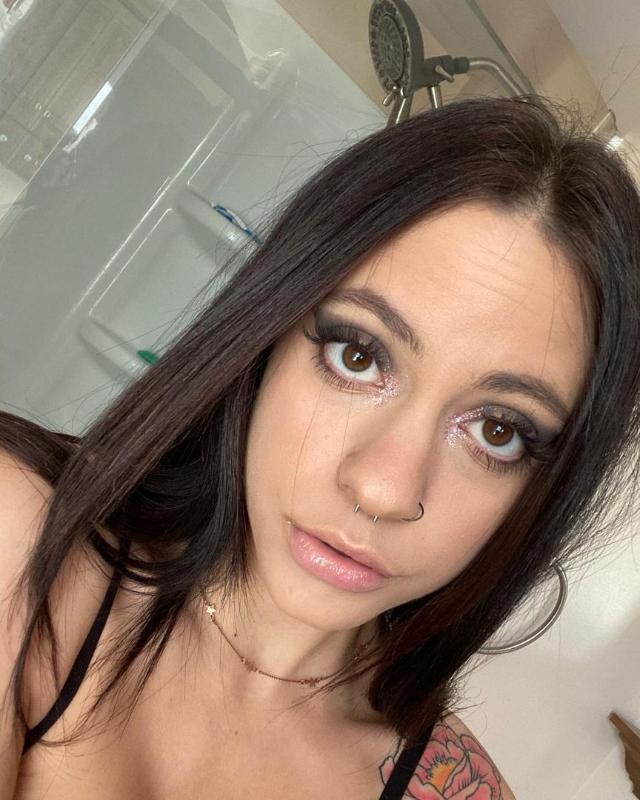😍💕Hi I’m Bella deltore Really sweet and polite I’m down to anything