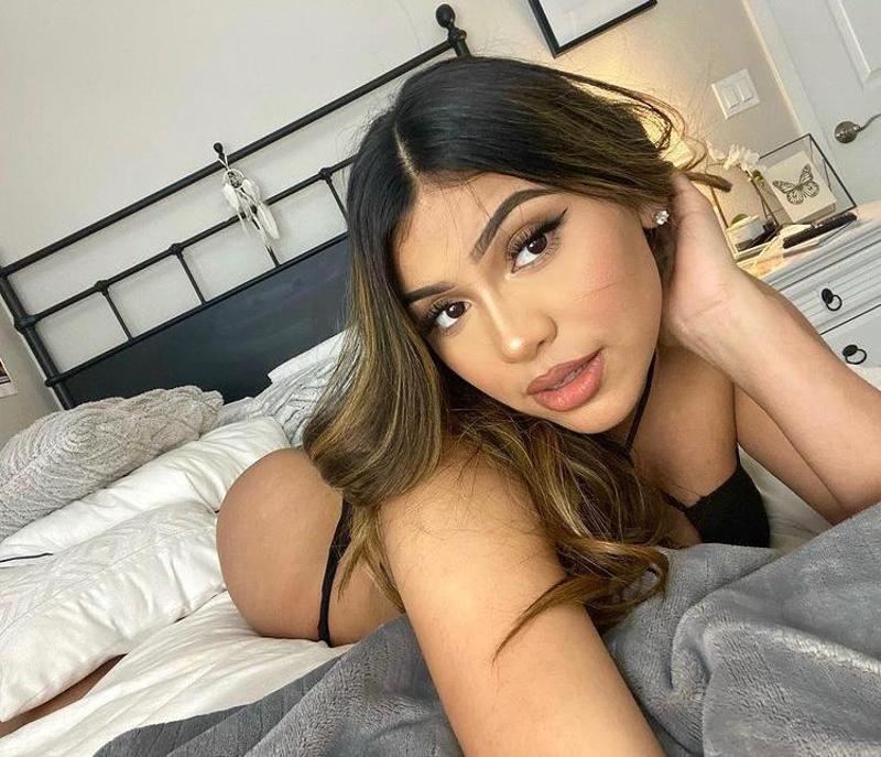 I’m available for hookups 🍆🍑 🍆