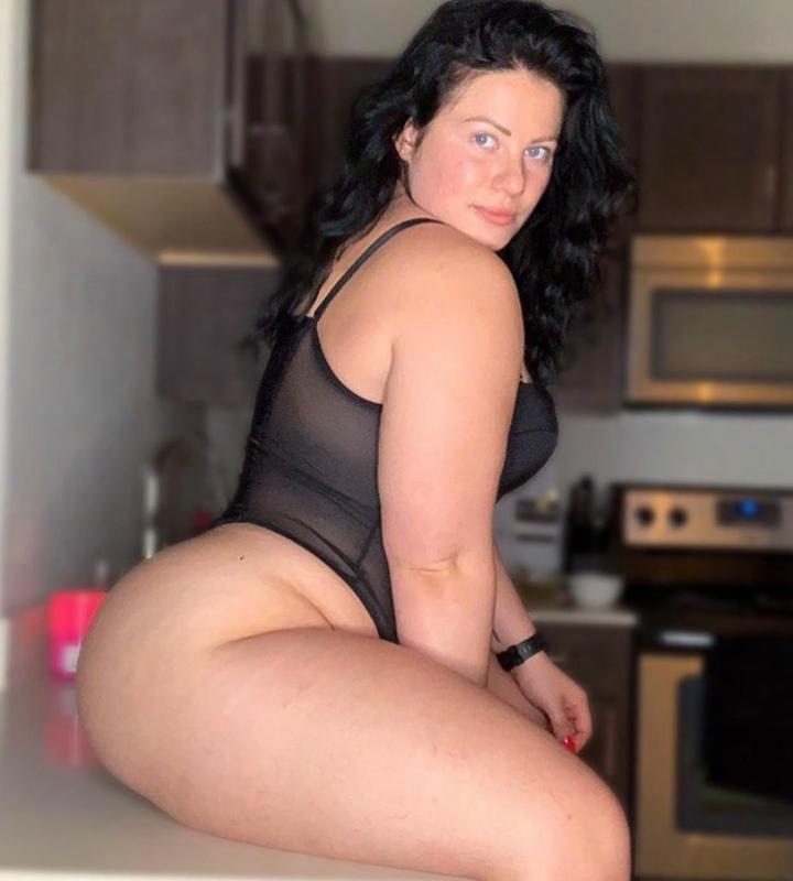 READY TO HAVE A GOOD 😋TIME WITH MY WET 💦TINY P***Y?? HIT ME UP, I’M AVAILABLE