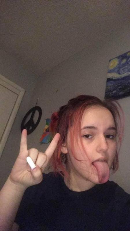 Am an escort hooker..am available for hookup and sex
