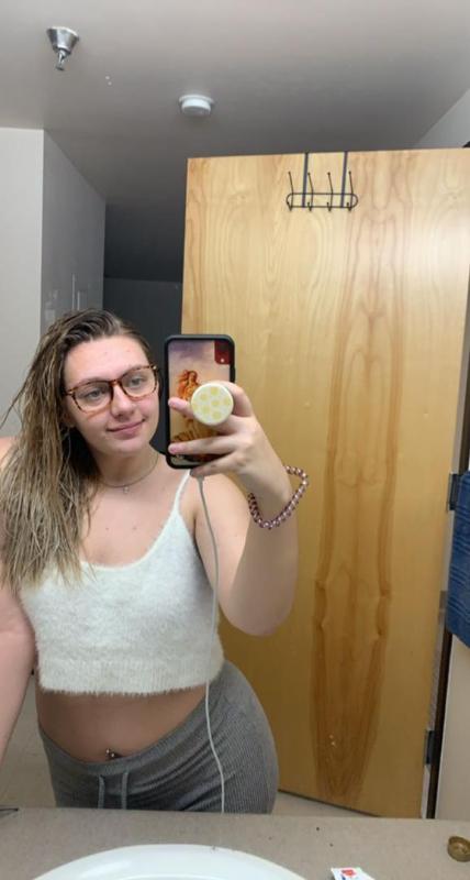 Horny asf HMU I’m available😍👅