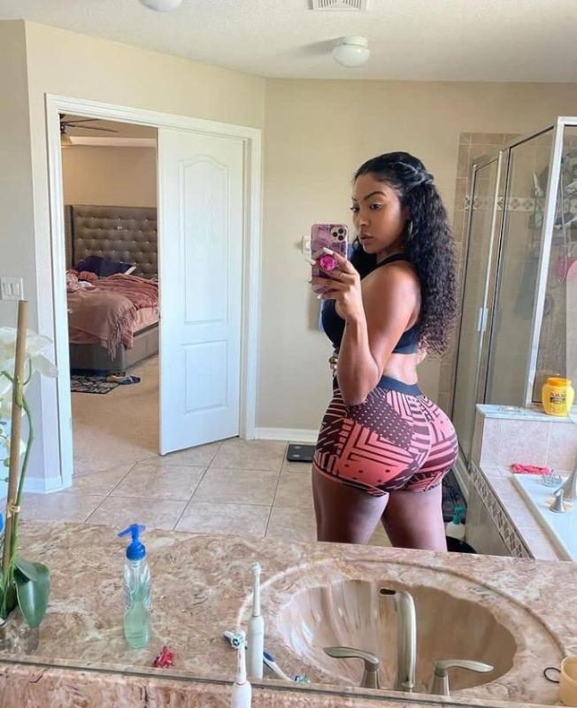 Hey you wanna fuck HMU 🍆💦🍑,I’m available for hookup 🍆💦❤️🍑