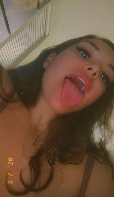 I'm available for hookup 24/7 🔞