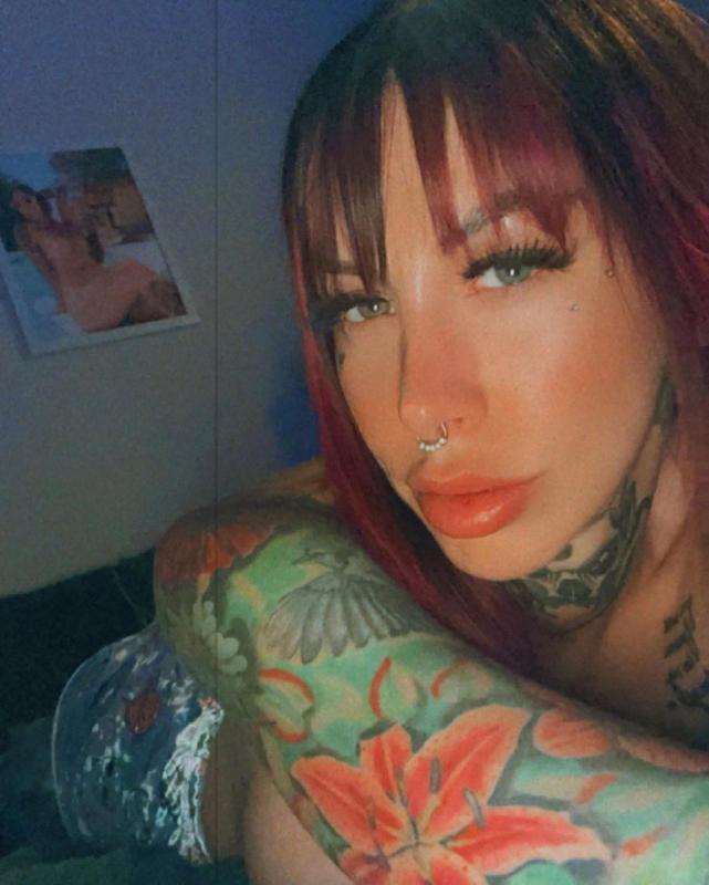 I'm into all kinds of sexual pleasures and I offer massage