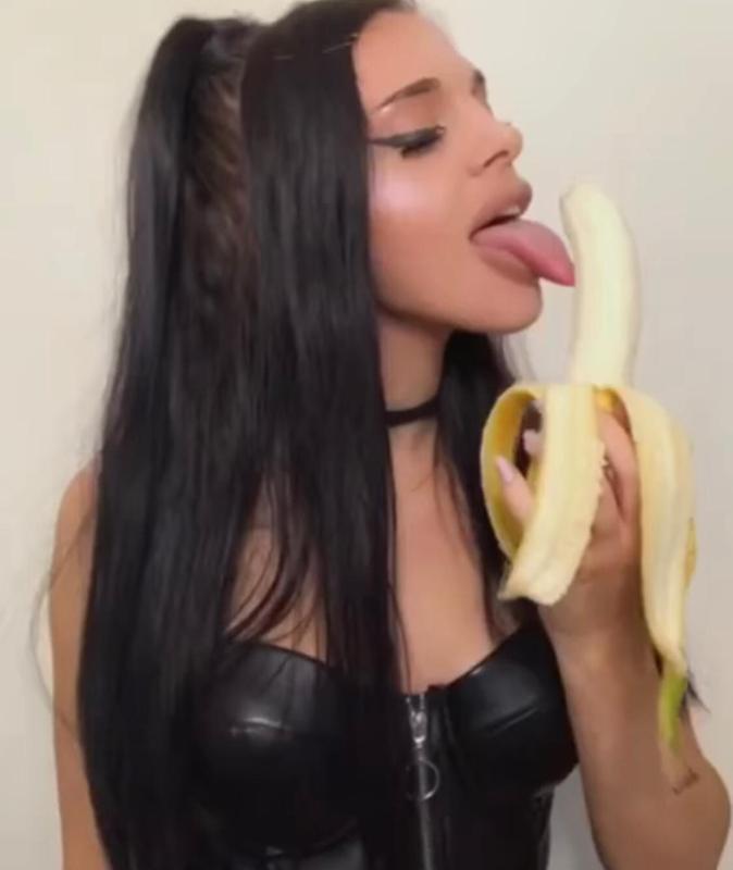 young and tight ready to get you right tonight 👄👅