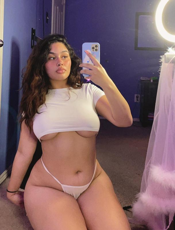 Available for strictly hook up and sell my nudes too. Snapchat- samantha_bede20
