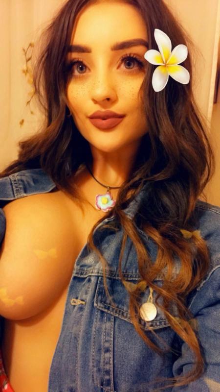 (512) 384-9932 This bitch is ready to be fucked all round 💯💕