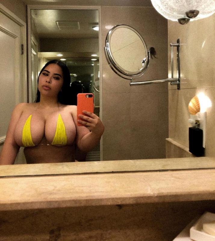 Available for hookups both incall and out call 🥰