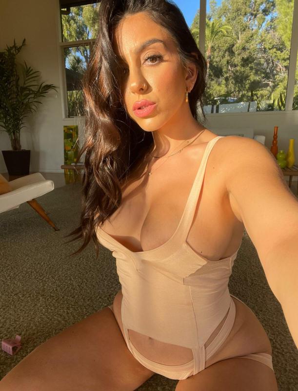 I’m available for incall and outcall service 🥶🥵🥶🥶🥵🥶