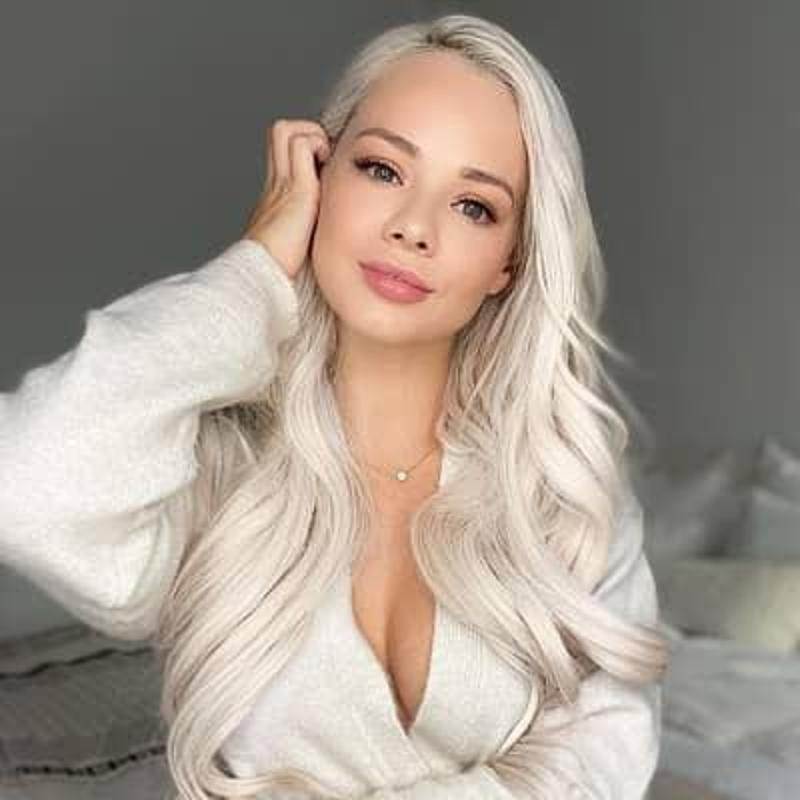 WE SHOULD FUCK🍆🍑💦Like right now, right here. Hard, fast. Pin me down, kiss