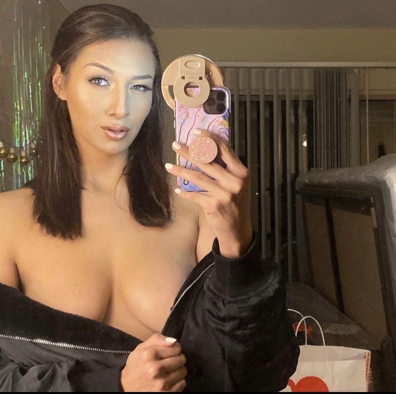Horny Jessica here to make your wet dreams come true 💦💦🍆