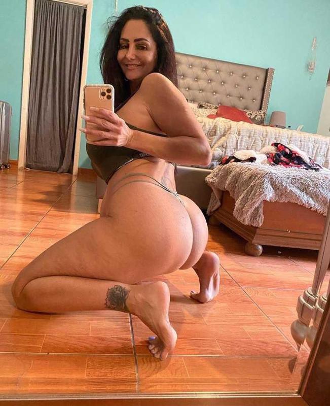 I am really horny right now and down for hookup