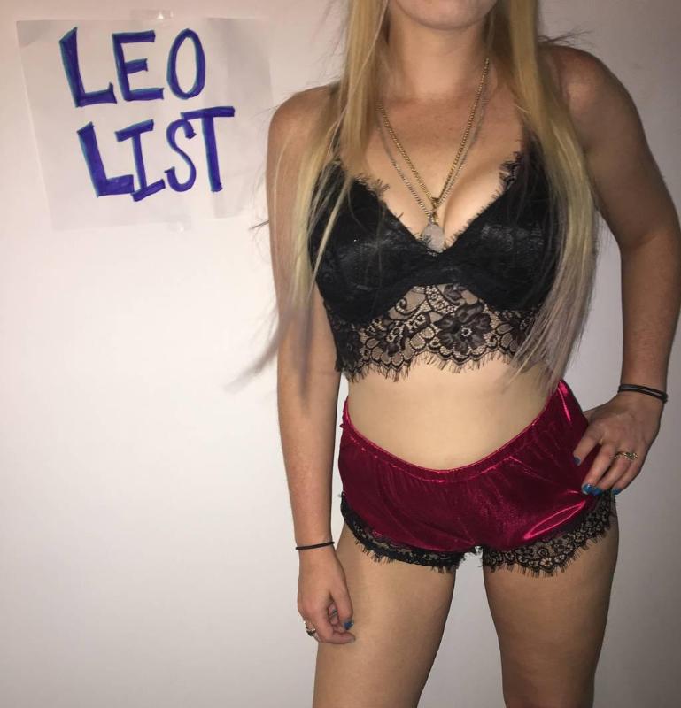 blond bombshell Juicy tight & available 2 nite